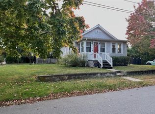 26 Sunset Dr, Barrington, RI 02806