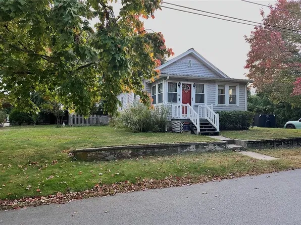 26 Sunset Dr, Barrington, RI 02806