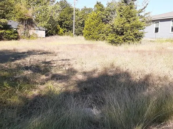 457 Admiral Dr, Mabank, TX 75156