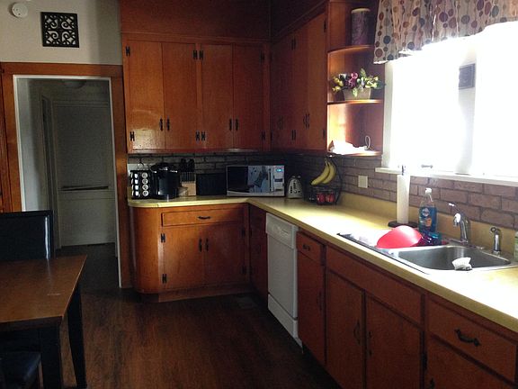 4th image of 1137 Prickett Ave