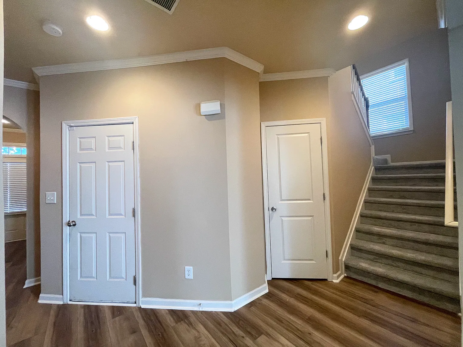 3 bed, 2.5 bath, 2043 sqft, $2,200 — Photo 3