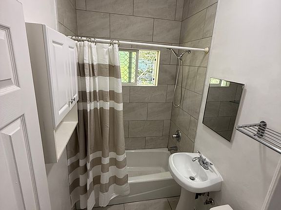 3rd image of 208 N La Peer Dr #7