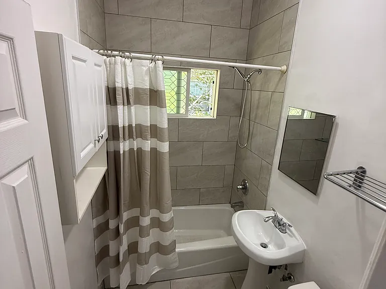 208 N La Peer Dr #7 — Photo 3