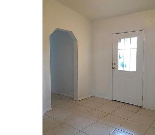 2nd image of 1402 Joan Ave N