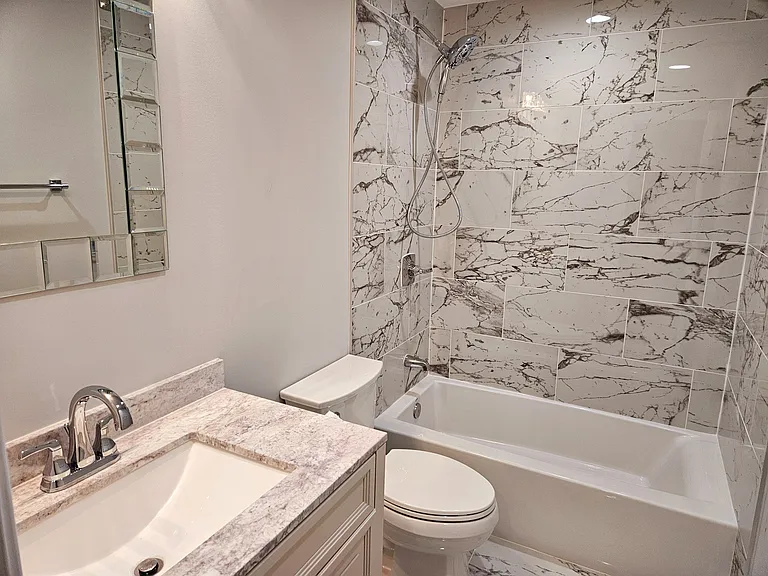 10801 Valley Falls Ct — Photo 8
