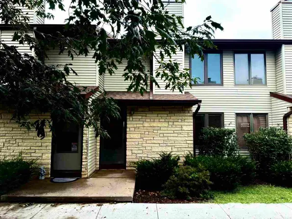 1146 Mormon Trek Blvd, Iowa City, IA 52246