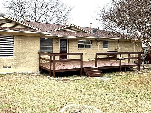 4th image of 320 Elm Dr