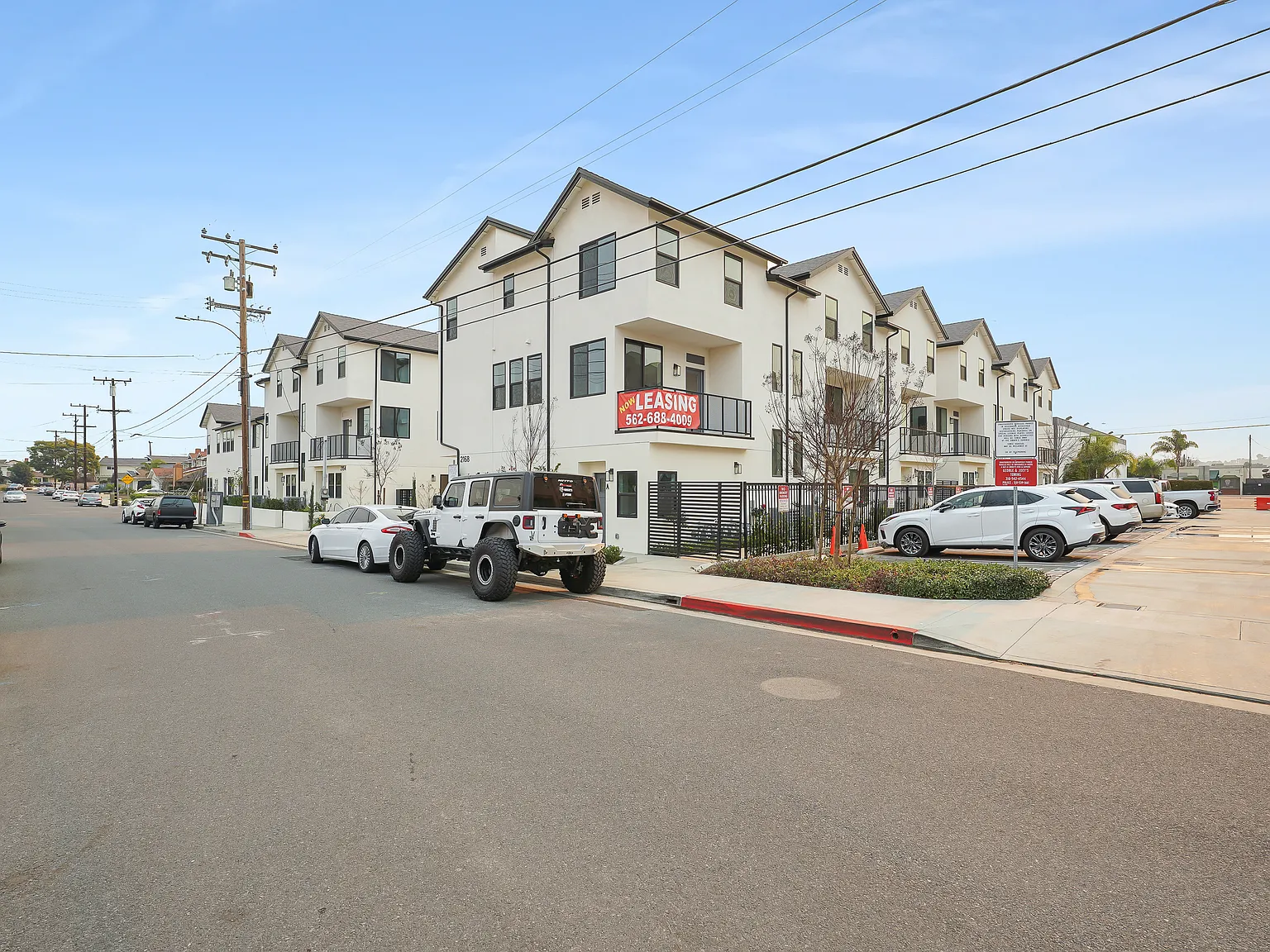 3 bed, 2.5 bath, 1519 sqft, $4,200 — Photo 3