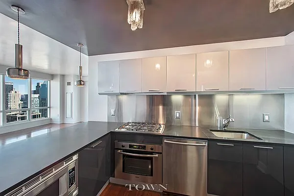 Rented by Town Residential | media 3