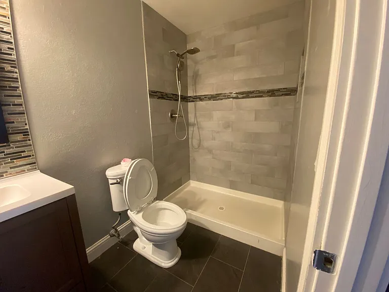 1650 Honeysuckle Rd — Photo 29