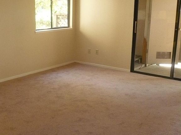 3rd image of 464 Bernice Ln