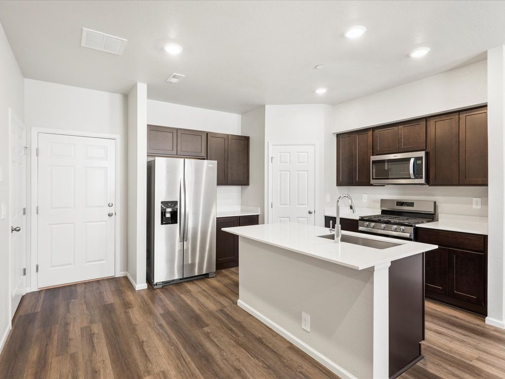 1600 Riverplace Dr #3