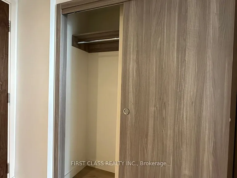 27 McMahon Dr #1003 — Photo 5