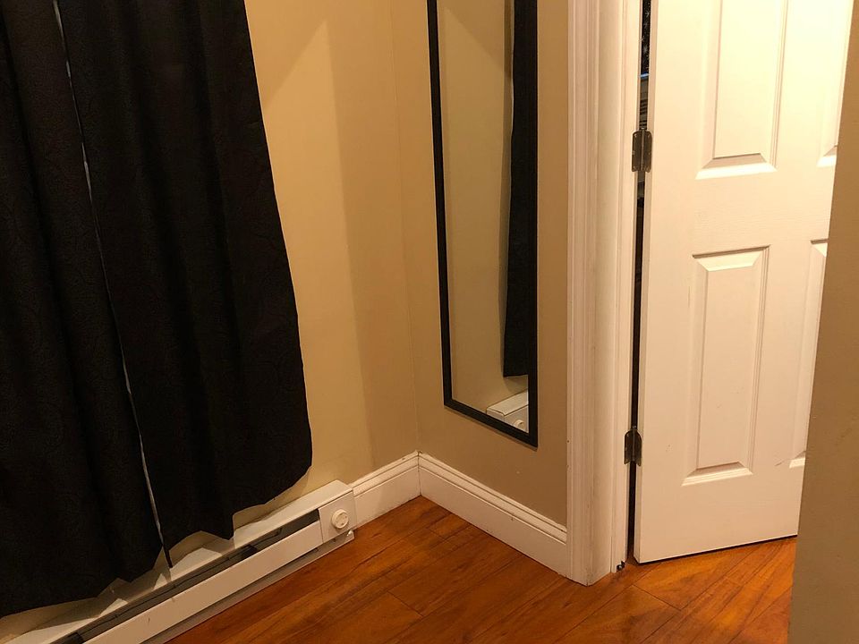 Walking closet/office space