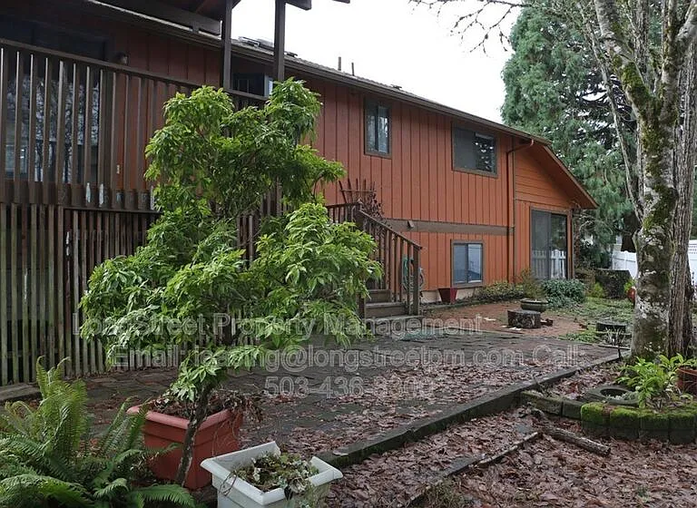 1692 SW Reed Pl — Photo 1