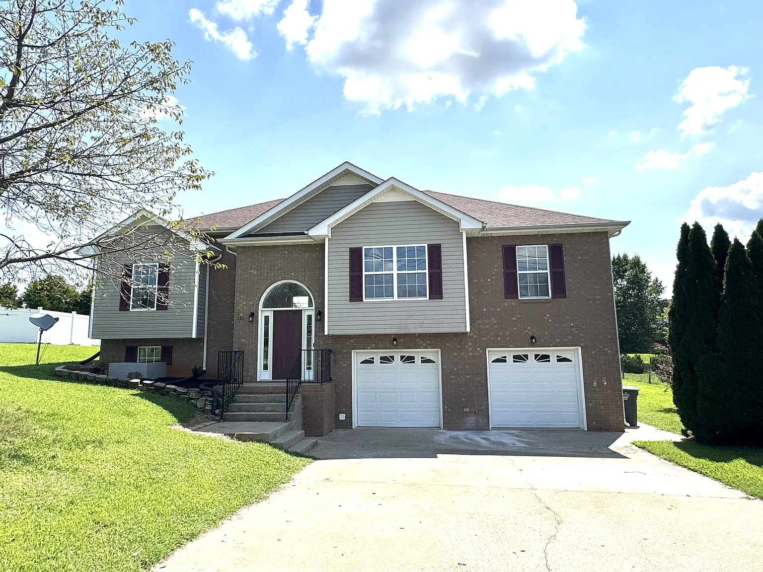 4 bed, 3.0 bath, 2363 sqft, $2,200 — Photo 1