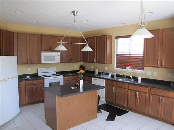3rd image of 1134 Northcliffe Dr