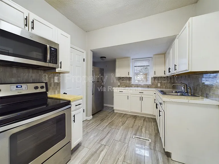 2323 Lister Ave — Photo 5