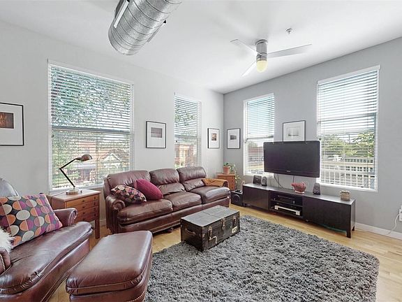 4th image of 2422 Tremont Pl APT 201