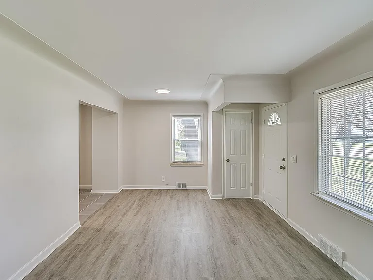 35099 Donnelly St — Photo 9