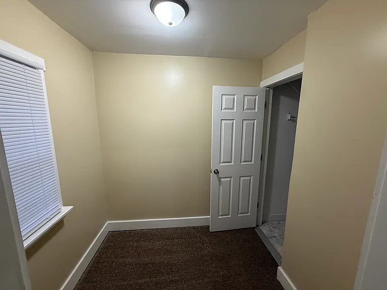 113 S Lynn St — Photo 29