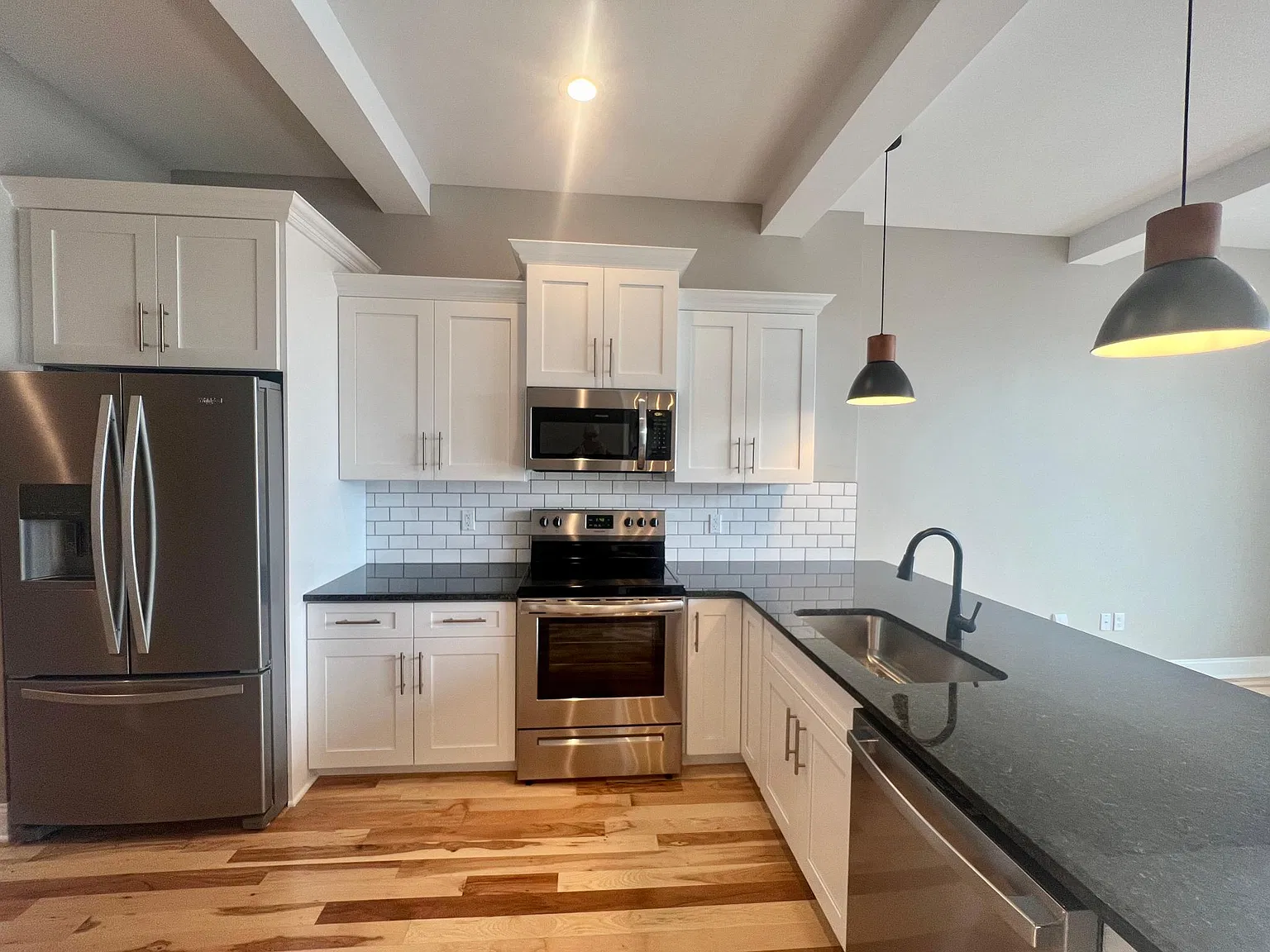 1 bed, 705 sqft, $1,450 — Photo 3