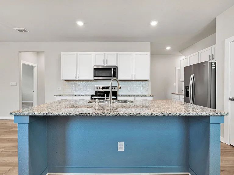 4030 Bellamy Bnd — Photo 2
