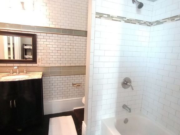 3rd image of 1510 Carondelet St #D