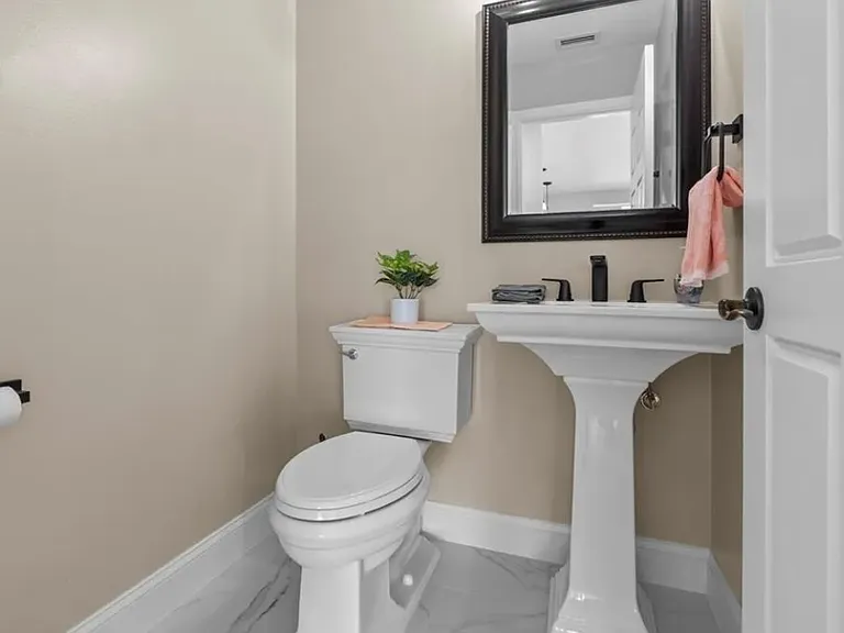 211 Marina Dr — Photo 11