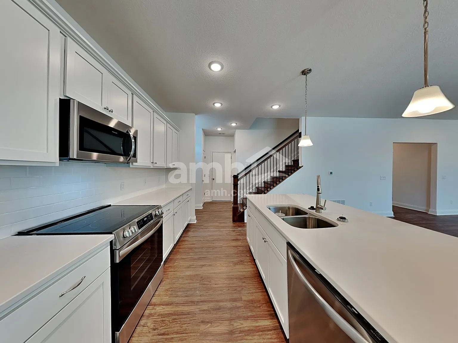 5 bed, 3.0 bath, 2499 sqft, $3,325 — Photo 4