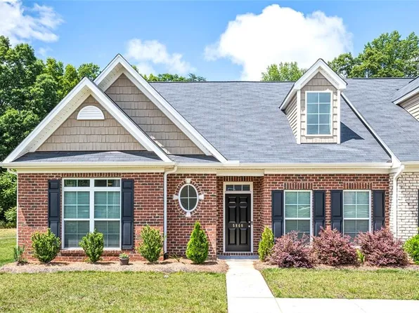 5840 Crestlawn Trl, Pfafftown, NC 27040
