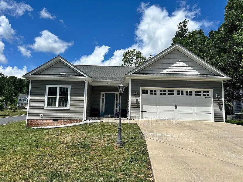 3 bed, 2.0 bath, 1782 sqft, $1,995 — Photo 1