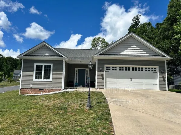 819 Geoffery St, Staunton, VA 24401