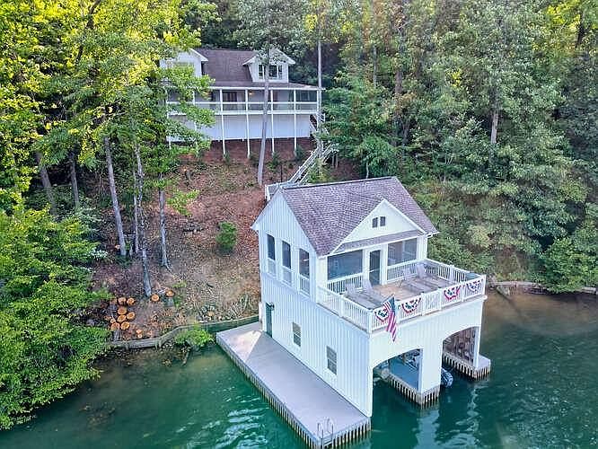 1st image of 884 Yonah Lake