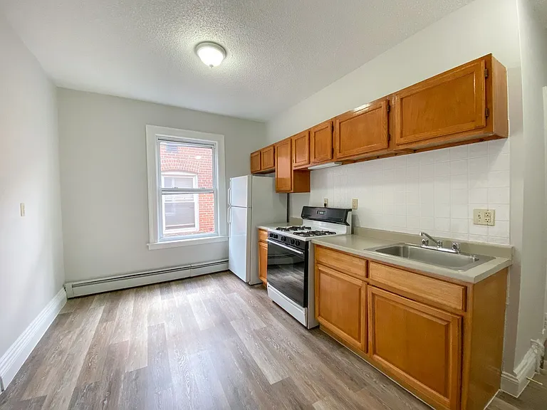 291 Buckingham St / Luca Investments LLC — Photo 36