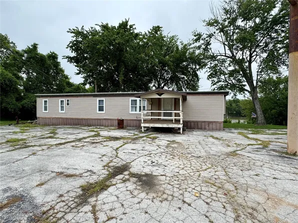 1135 Le Faivre St, Portage Des Sioux, MO 63373