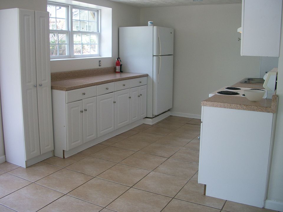 2nd image of 186 Enota Ave NW APT C