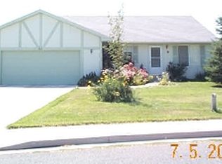142 Akard Ave, Montrose, CO 81401