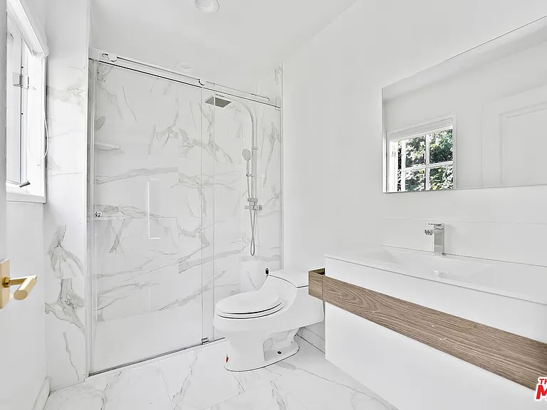 2387 Stratford Cir — Photo 41