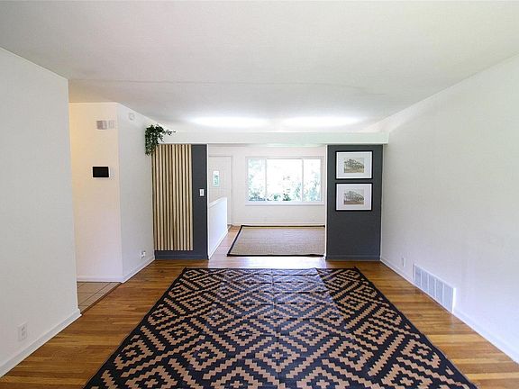 4th image of 10127 Edgefield Dr