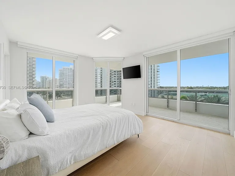 5801 Collins Ave #700 — Photo 18