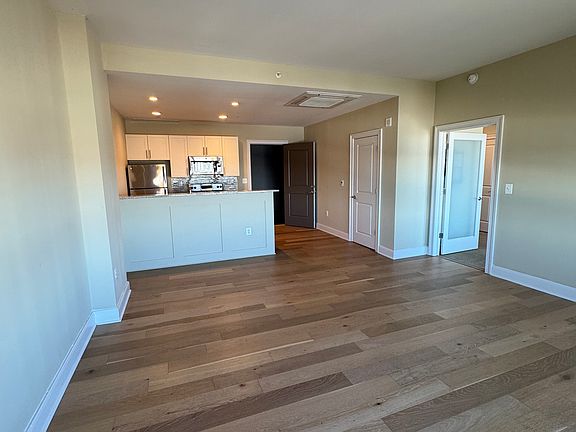 5th image of 248 N Christopher Columbus Blvd #1306
