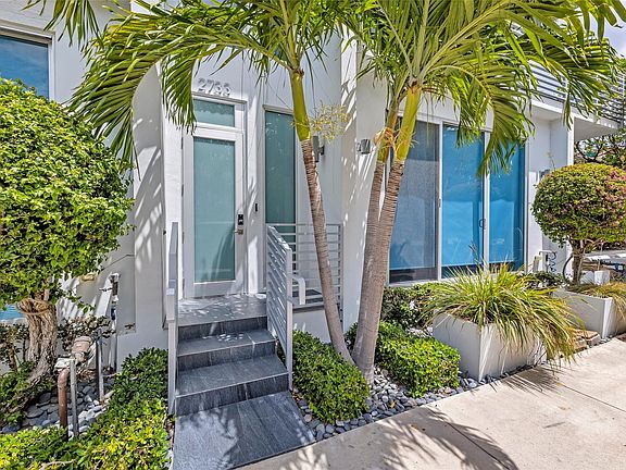 2nd image of 2733 NE 1st Street #2733