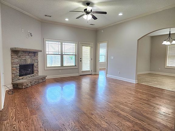 5th image of 27 Travertine Dr