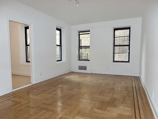 Rented by Albert Attias, LREB | media 4