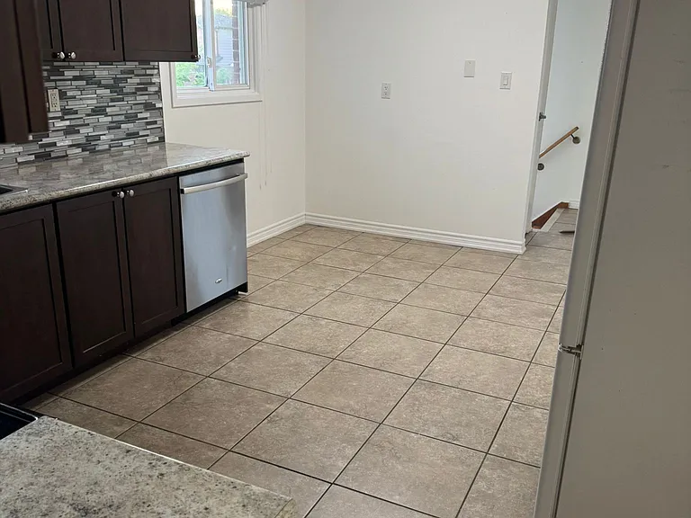 32 Martindale Cres — Photo 15