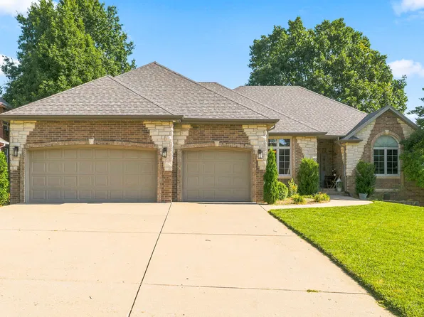 1019 W Parkhill Circle, Springfield, MO 65810