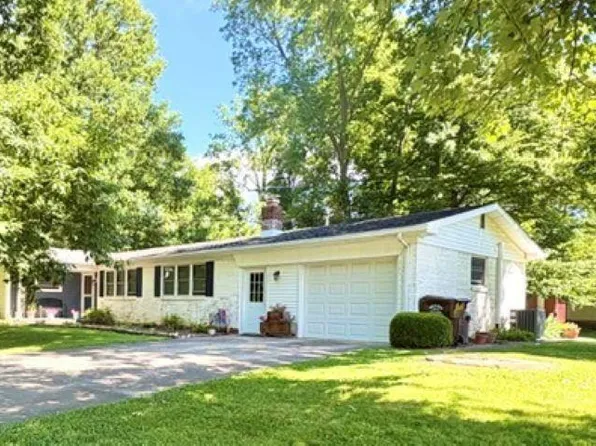 8166 E Sunset Ave, Terre Haute, IN 47805