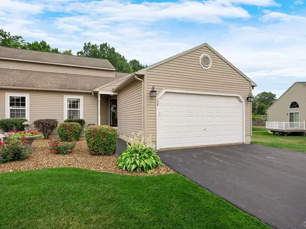 158 Slindes Woods Cir, North Syracuse, NY 13212
