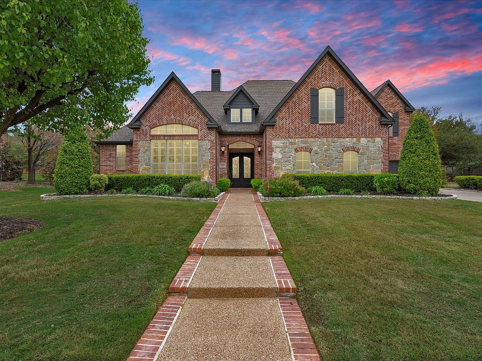 1st image of 307 Foxborough Ln
